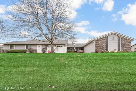 605 Waters Edge Dr #A, Mchenry, IL 60050