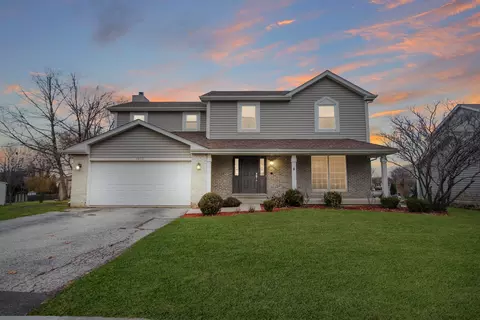 1800 Westbury Dr, Algonquin, IL 60102