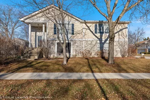 1100 Wadsworth Pl, Vernon Hills, IL 60061