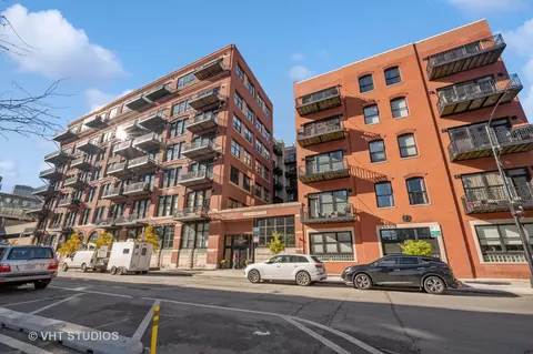 226 N Clinton St #507, Chicago, IL 60661