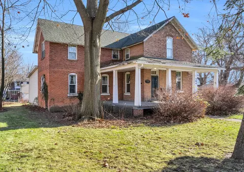 304 S Division St, Mahomet, IL 61853