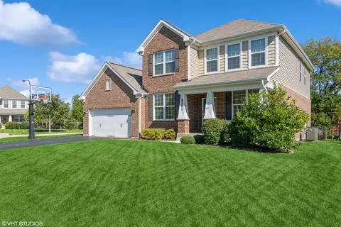 8201 Ide Dr, Woodridge, IL 60517