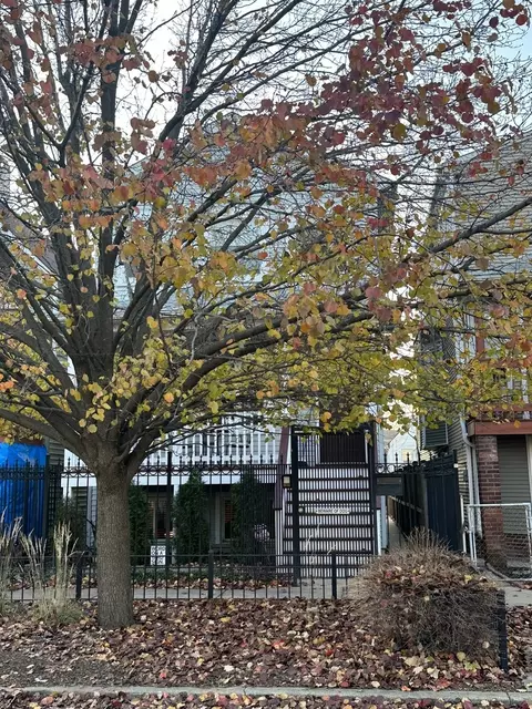 4050 N Bernard Ave, Chicago, IL 60618