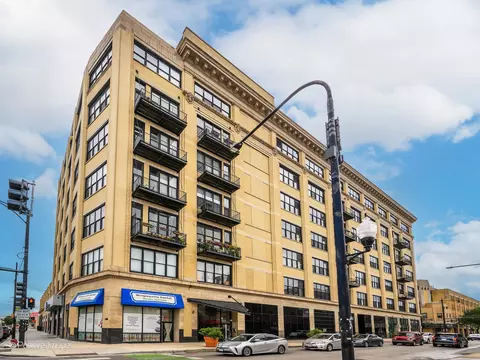 1601 W School St #507, Chicago, IL 60657