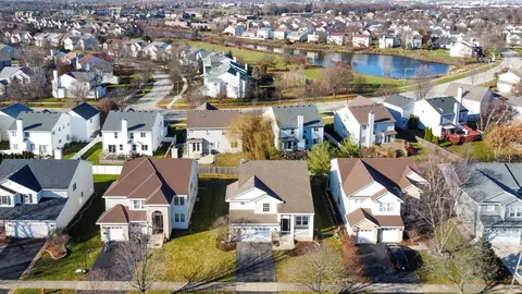2107 Sudbury St, Naperville, IL 60564