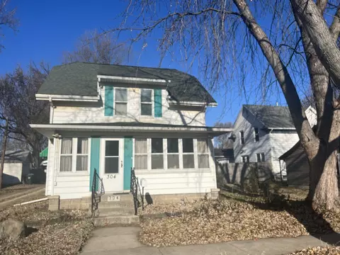 304 W 8th St, Sterling, IL 61081