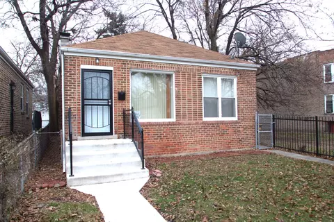 6637 S Hartwell Ave, Chicago, IL 60637