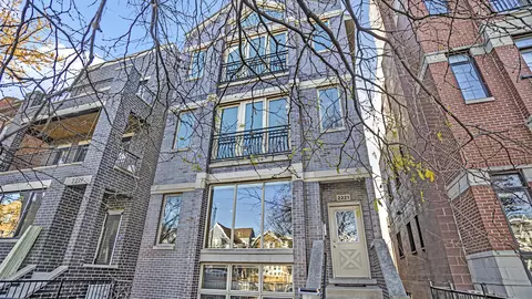 2221 W Foster Ave #2, Chicago, IL 60625