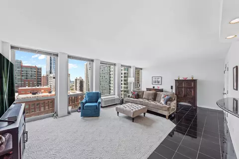 111 E Chestnut St #23G, Chicago, IL 60611 photo 2