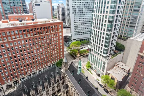 111 E Chestnut St #23G, Chicago, IL 60611 photo 4