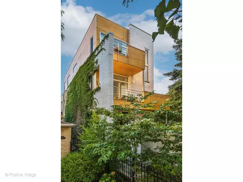 1427 W Erie St #2, Chicago, IL 60642