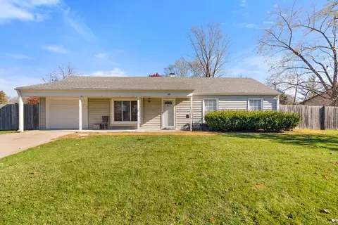 102 Circle Dr W, Montgomery, IL 60538