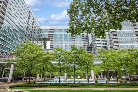 9715 Woods Dr #1206, Skokie, IL 60077