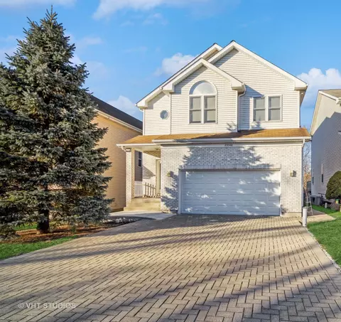 23540 N Melody Ln, Lake Zurich, IL 60047