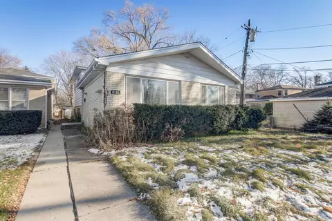 9305 E Prairie Rd, Evanston, IL 60203
