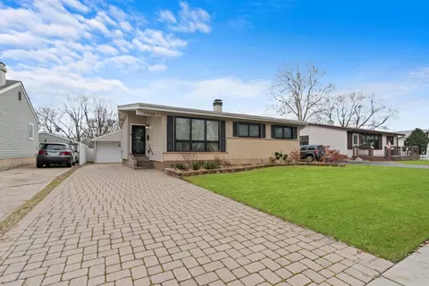 3900 Eagle Ln, Rolling Meadows, IL 60008 photo 2