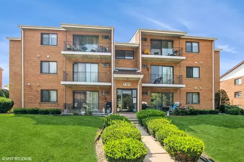 7315 W 157th St #1B, Orland Park, IL 60462