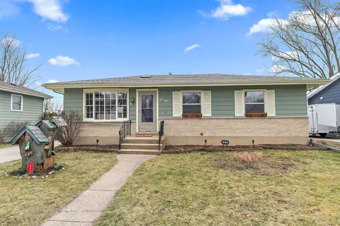 63 Trenton Ave, South Elgin, IL 60177