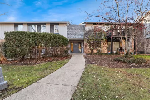 918 E Old Willow Rd #204, Prospect Heights, IL 60070