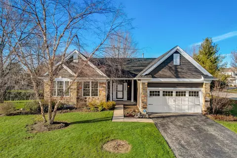 2916 Harrisburg Ct, Lindenhurst, IL 60046