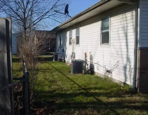 1016 Crescent Dr, Champaign, IL 61821 photo 2