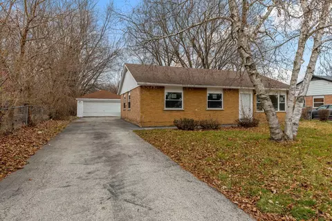 15321 Parkside Dr, Markham, IL 60428