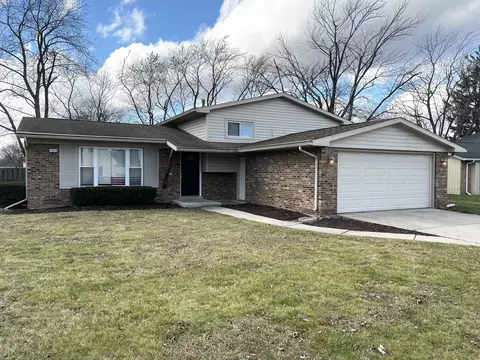 22658 Lakeshore Dr, Richton Park, IL 60471
