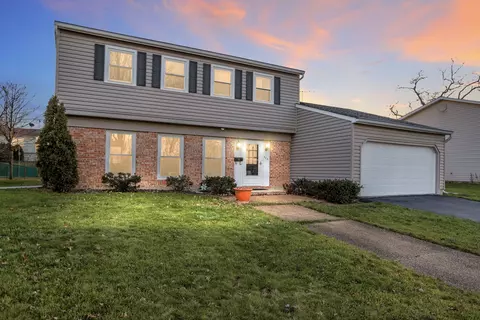 223 E Cedarwood Ct, Palatine, IL 60067