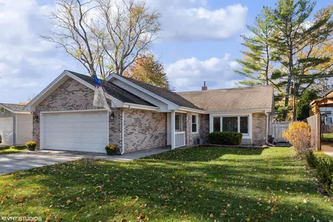 808 S Mckinley Ave, Arlington Heights, IL 60005