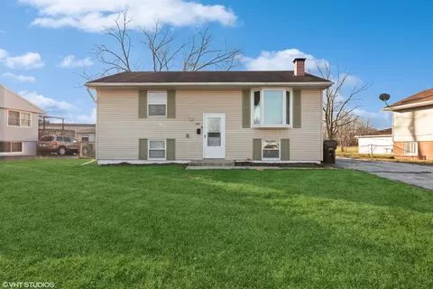 232 E Rose St, Glenwood, IL 60425