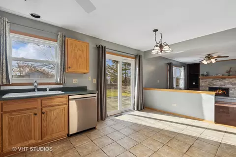 17 Sunrise Ln, Algonquin, IL 60102 photo 9
