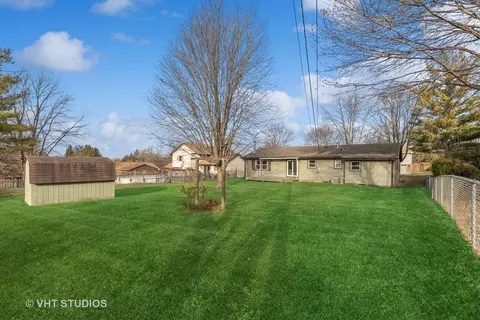 17 Sunrise Ln, Algonquin, IL 60102 photo 3