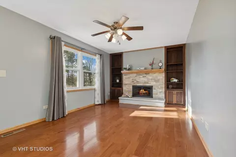 17 Sunrise Ln, Algonquin, IL 60102 photo 5