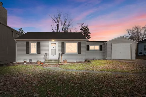 117 S Park St, Westmont, IL 60559