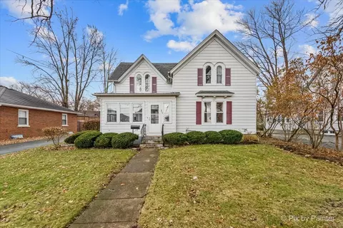 219 N Main St, Wauconda, IL 60084