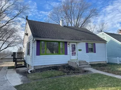 316 S Adams St, Westmont, IL 60559