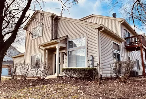 343 Abington Woods Cir, Aurora, IL 60502