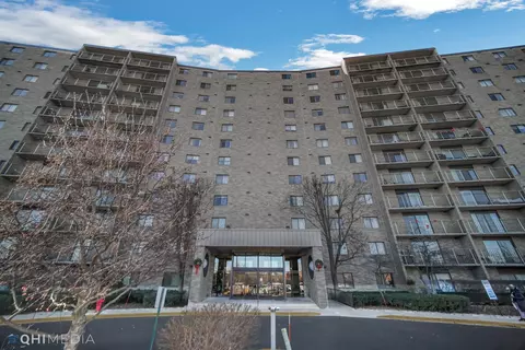 6340 Americana Dr #417, Willowbrook, IL 60527