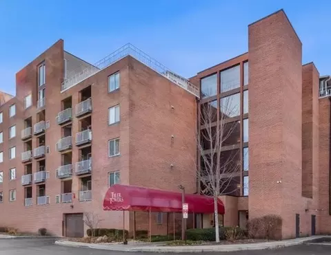 1450 Plymouth Ln #301, Elgin, IL 60123