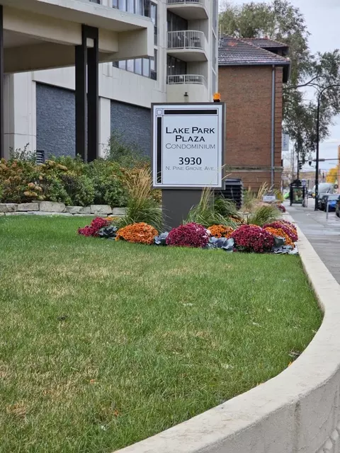 3930 N Pine Grove Ave #1009, Chicago, IL 60613