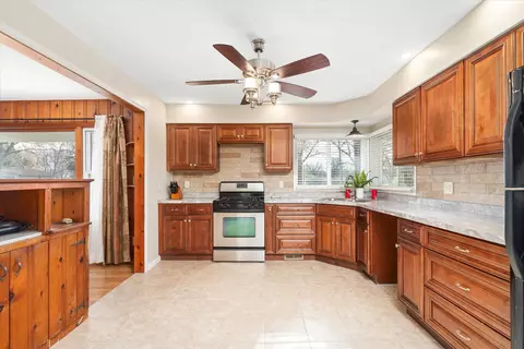 140 E 1st St, Braidwood, IL 60408 photo 8