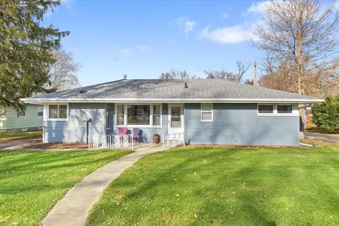 140 E 1st St, Braidwood, IL 60408