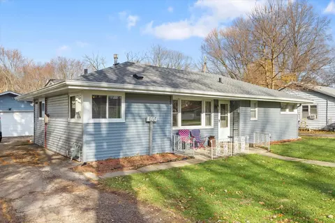 140 E 1st St, Braidwood, IL 60408 photo 3