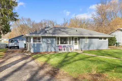 140 E 1st St, Braidwood, IL 60408 photo 2