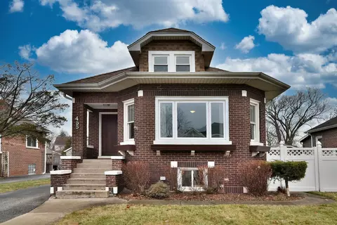 455 S Berkley Ave, Elmhurst, IL 60126