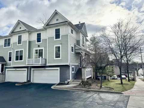 409 N President St #A, Wheaton, IL 60187