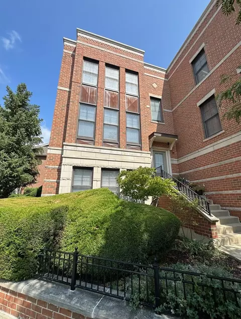 21 Busse Hwy, Park Ridge, IL 60068