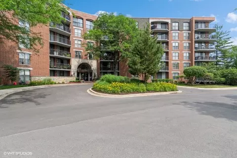 511 Aurora Ave #203, Naperville, IL 60540