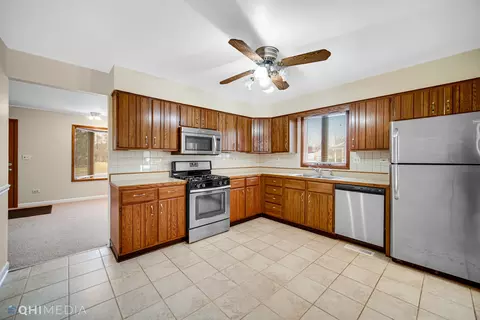 2402 Wing St, Rolling Meadows, IL 60008 photo 7