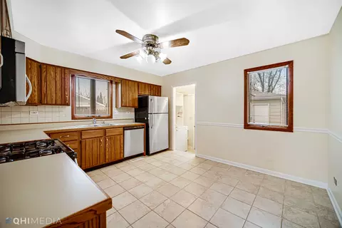 2402 Wing St, Rolling Meadows, IL 60008 photo 8